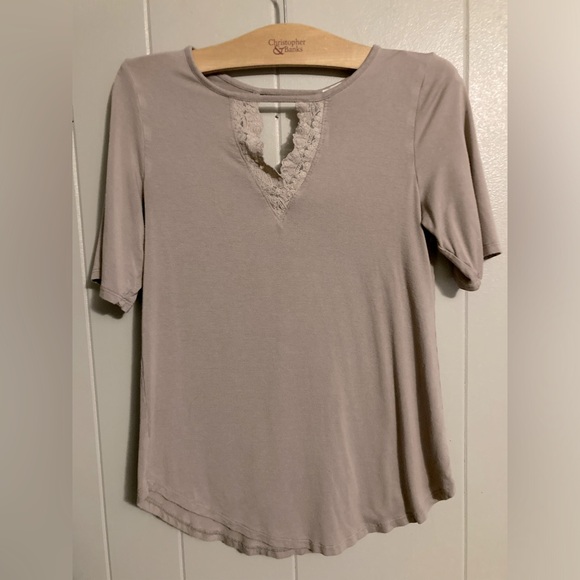 👚(bundle 4 items w/👚for $16) Pullover top by Daytrip - Picture 1 of 6